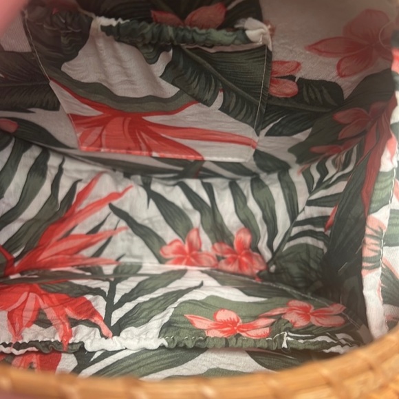 Round Wicker Rattan Purse - Picture 4 of 10